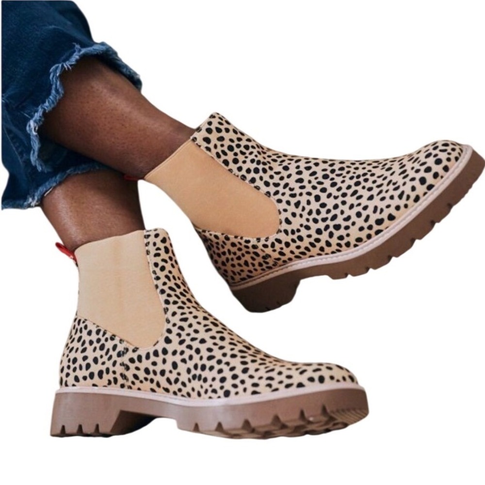 Dolce Vita Pepper Leopard Cheetah Print Chelsea Booties Lug Sole Size 7.5M